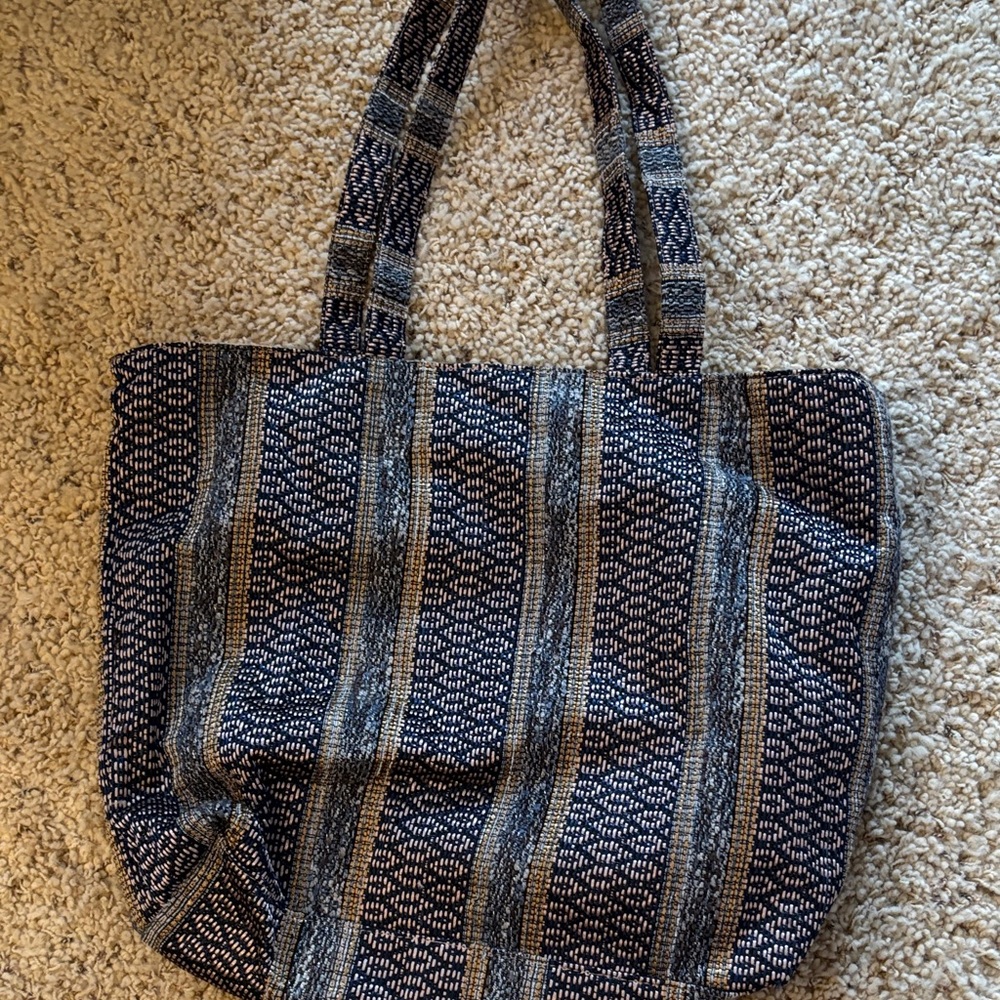 Francesca's Collections Navy and Black Patterned Tote